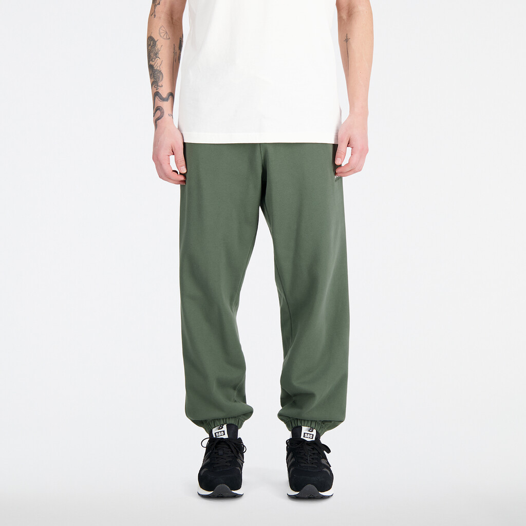 New Balance - Athletics Remastered Sweatpant - deep olive green