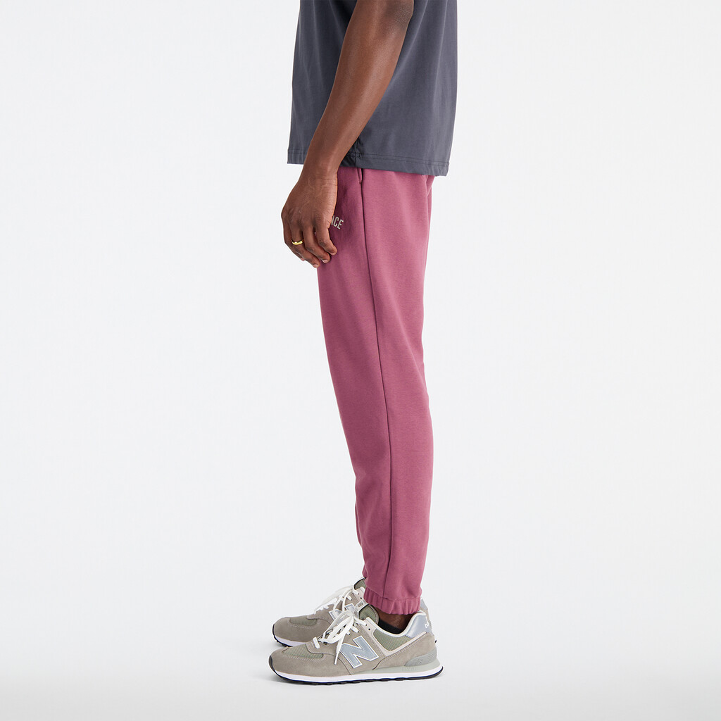 New Balance - Essentials Varsity Fleece Pant - washed burgundy